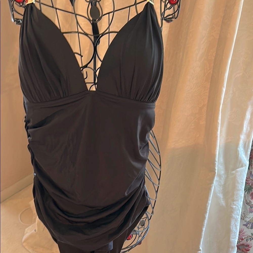 Victoria’s Secret’s Elegant Black Swimsuit